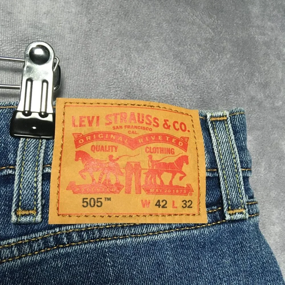 Levis Mens 505 Regular Fit Blue Jeans size 42x32 Stretch Denim Pants Cool Fading